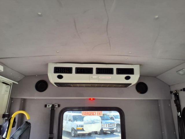 2014 Ford E450 15 Passenger Shuttle Bus w/Wheelchair - 22911586 - 22