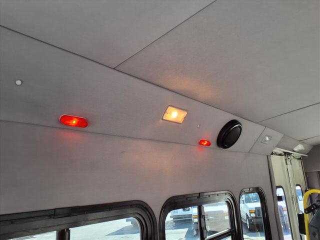 2014 Ford E450 15 Passenger Shuttle Bus w/Wheelchair - 22911586 - 25