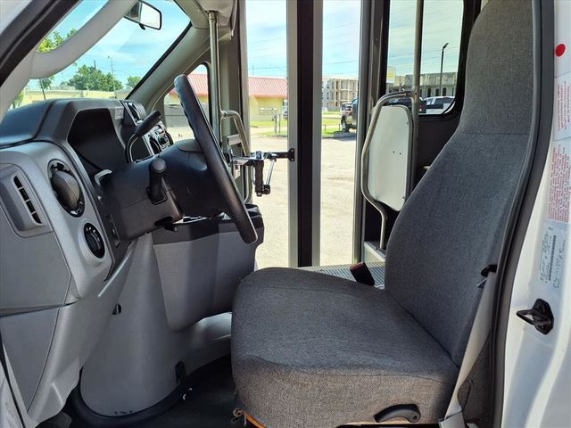 2014 Ford E450 15 Passenger Shuttle Bus w/Wheelchair - 22911586 - 30