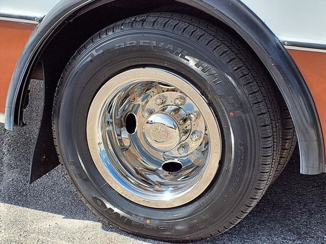 2014 Ford E450 15 Passenger Shuttle Bus w/Wheelchair - 22911586 - 42