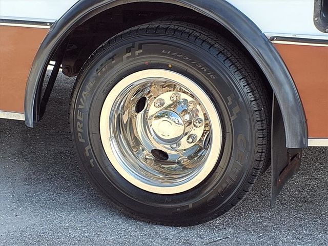 2014 Ford E450 15 Passenger Shuttle Bus w/Wheelchair - 22911586 - 46