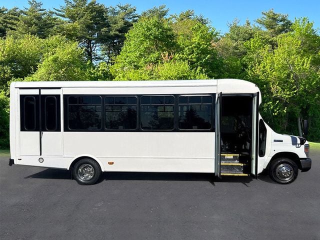 2014 Ford E450 Starcraft Wheelchair Shuttle Bus For Adults Seniors Church Medical Transport Handicapped - 22623124 - 2