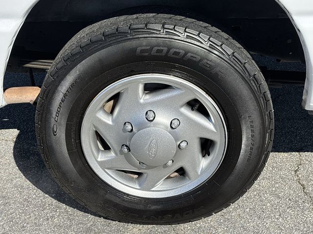 2014 Ford Econoline Cargo Van E-150 Commercial - 22766339 - 10