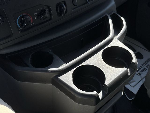 2014 Ford Econoline Cargo Van E-150 Commercial - 22766339 - 24