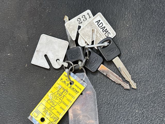 2014 Ford Econoline Cargo Van E-150 Commercial - 22766339 - 25