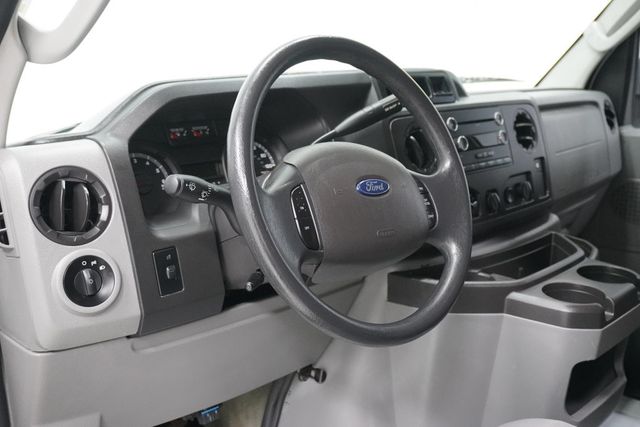 2014 Ford Econoline Wagon  - 22943369 - 4