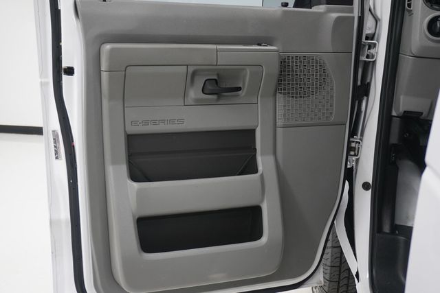 2014 Ford Econoline Wagon  - 22943369 - 8
