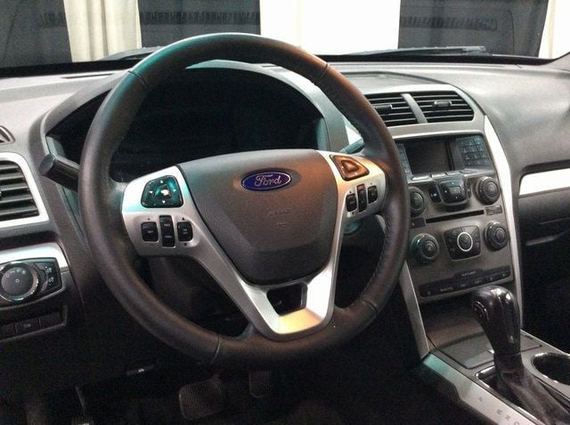 2014 Ford Explorer XLT photo 11