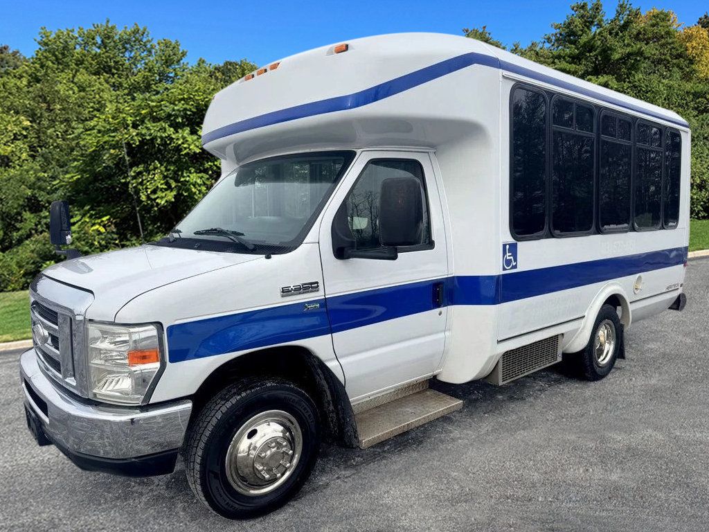 2014 Ford E-350 Non-CDL Wheelchair Shuttle Bus Adult Wheelchair-Accessible Transportation - 22958809 - 2