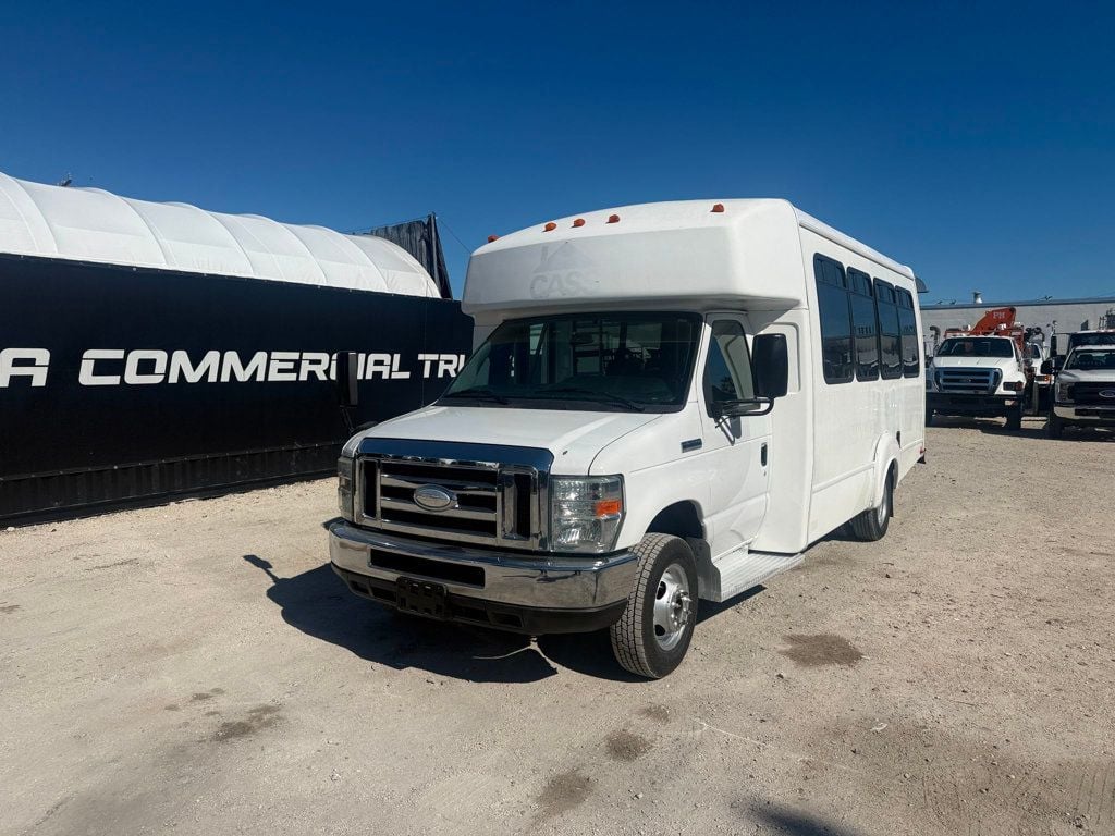 2014 Ford E-350 Shuttle Bus  - 22979694 | Video 1
