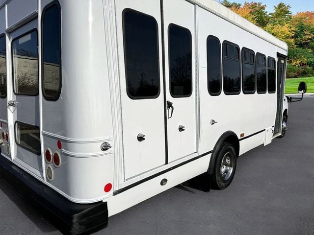 2014 Ford E-450 18 Passenger Wheelchair Shuttle Bus For Adults Seniors Church Handicapped Transport - 22667822 - 10