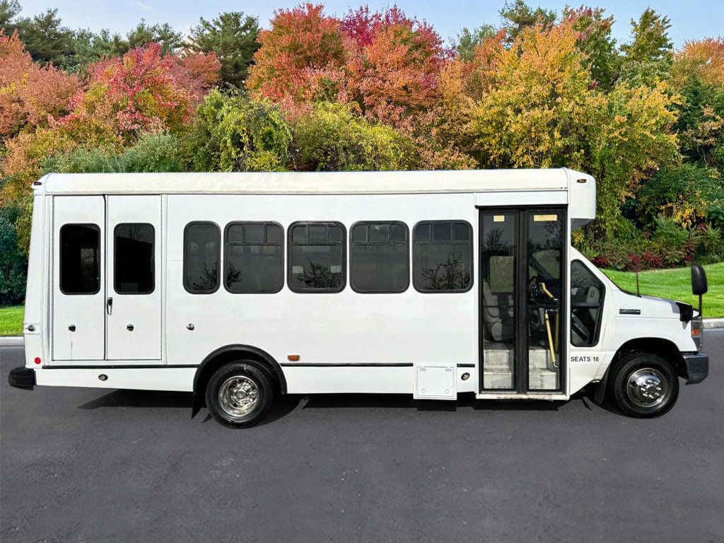 2014 Ford E-450 18 Passenger Wheelchair Shuttle Bus For Adults Seniors Church Handicapped Transport - 22667822 - 1