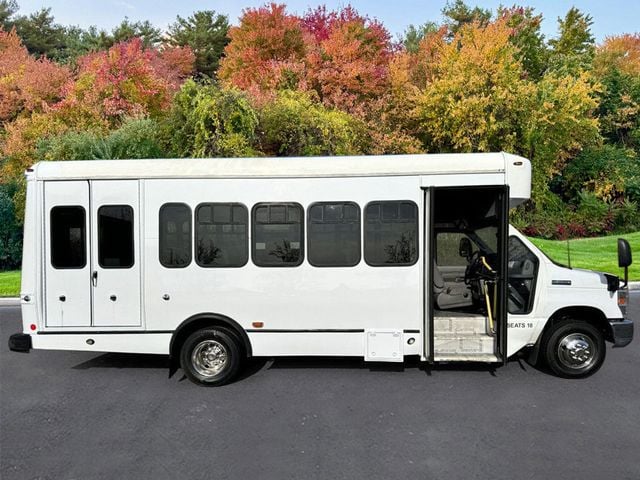 2014 Ford E-450 18 Passenger Wheelchair Shuttle Bus For Adults Seniors Church Handicapped Transport - 22667822 - 2