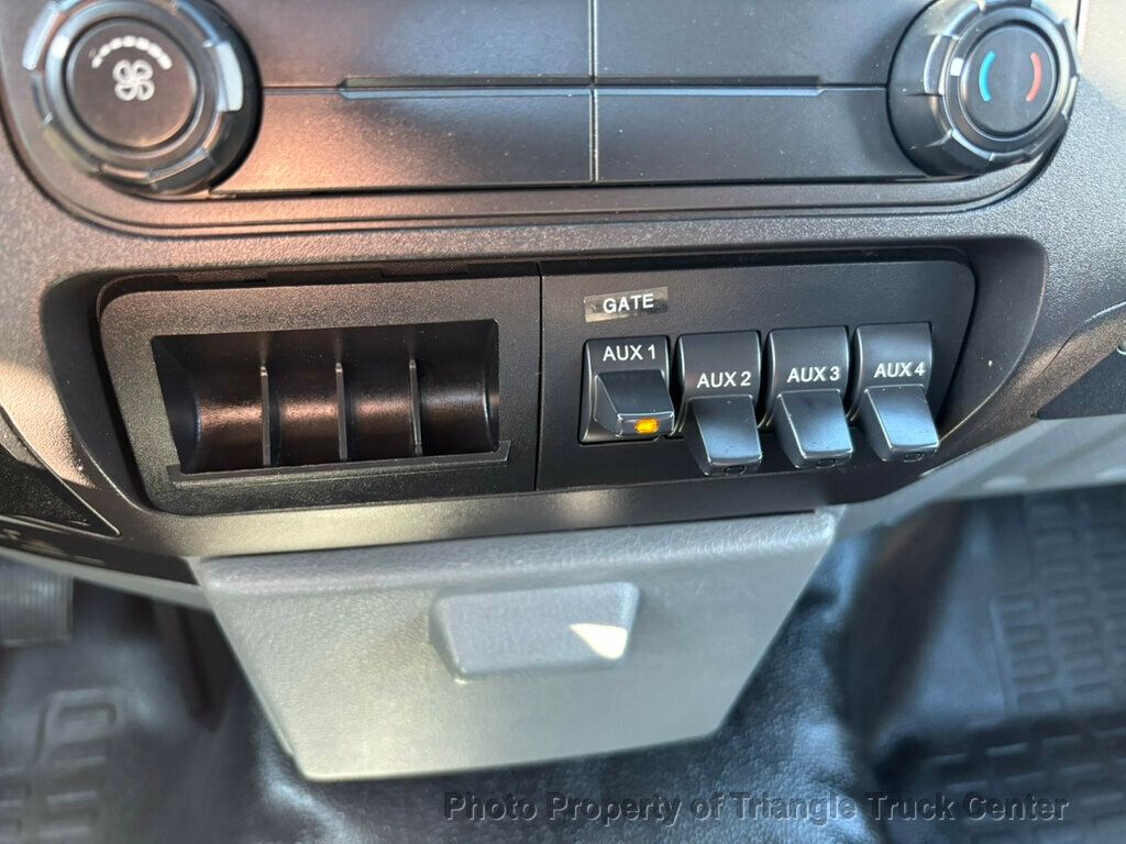 2014 Ford F550 LONG 16+ FOOT WITH LIFT GATE JUST 10K MILES! ONE OWNER! HEAVY SPEC 19,500 GVW! FINANCE OR LEASE! - 22947385 - 27