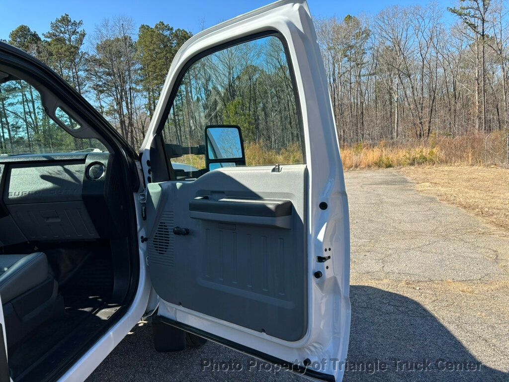 2014 Ford F550 LONG 16+ FOOT WITH LIFT GATE JUST 10K MILES! ONE OWNER! HEAVY SPEC 19,500 GVW! FINANCE OR LEASE! - 22947385 - 29