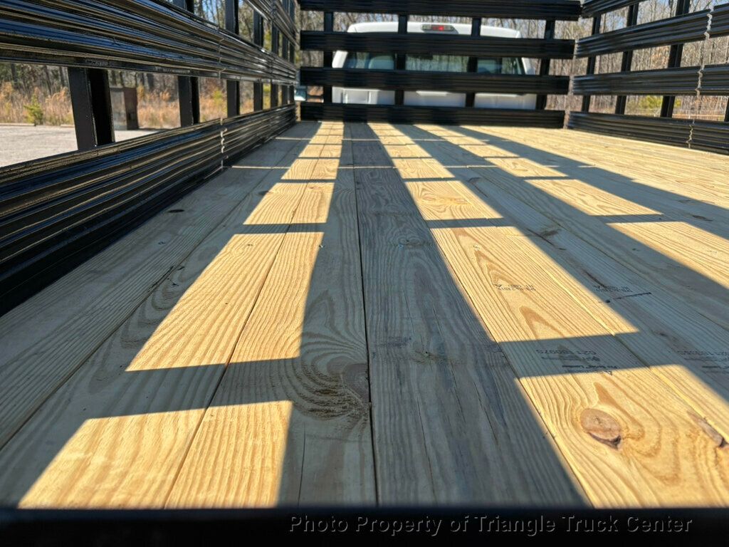 2014 Ford F550 LONG 16+ FOOT WITH LIFT GATE JUST 10K MILES! ONE OWNER! HEAVY SPEC 19,500 GVW! FINANCE OR LEASE! - 22947385 - 8