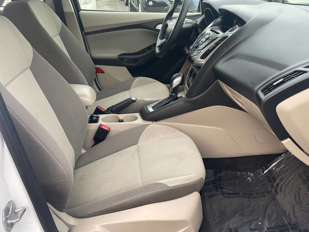 2014 Ford Focus SE photo 8