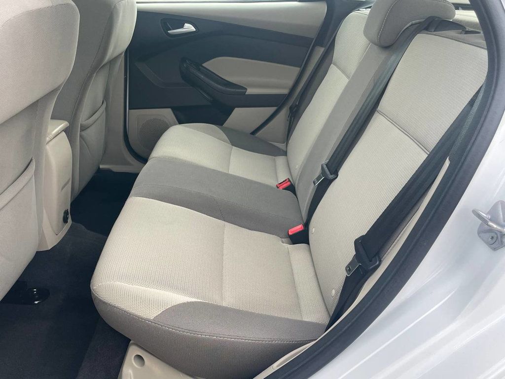 2014 Ford Focus SE photo 9