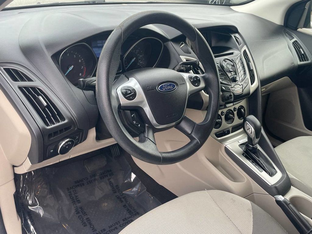 2014 Ford Focus SE photo 11
