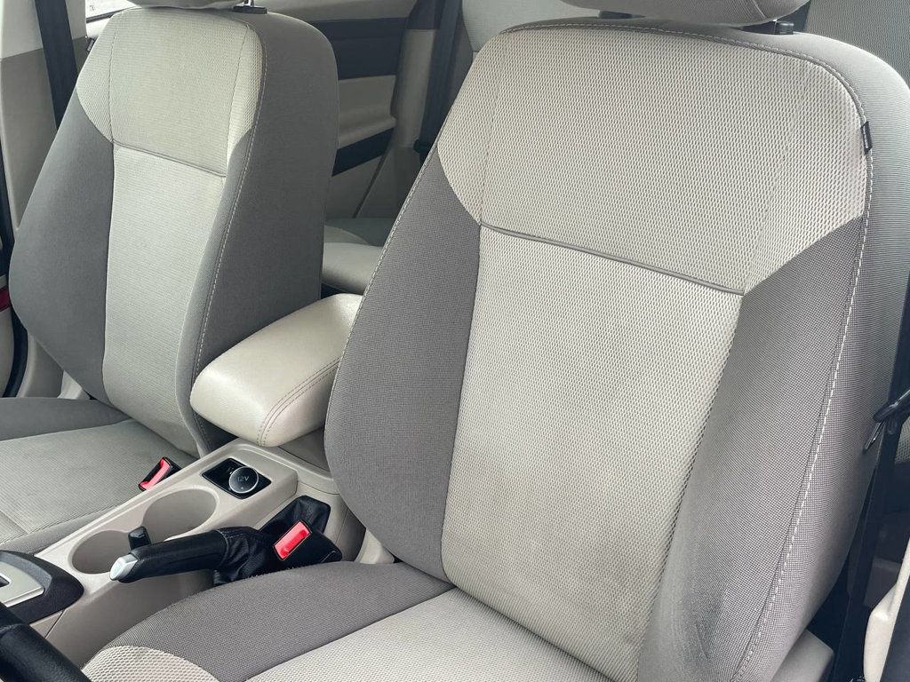 2014 Ford Focus SE photo 14