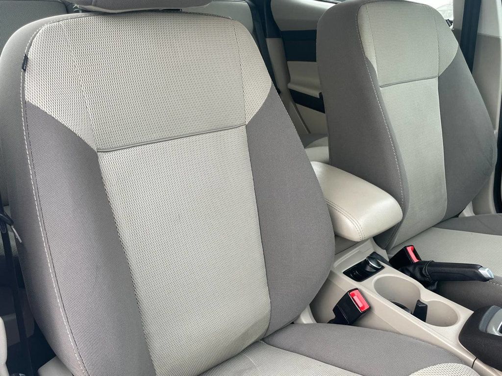 2014 Ford Focus SE photo 15