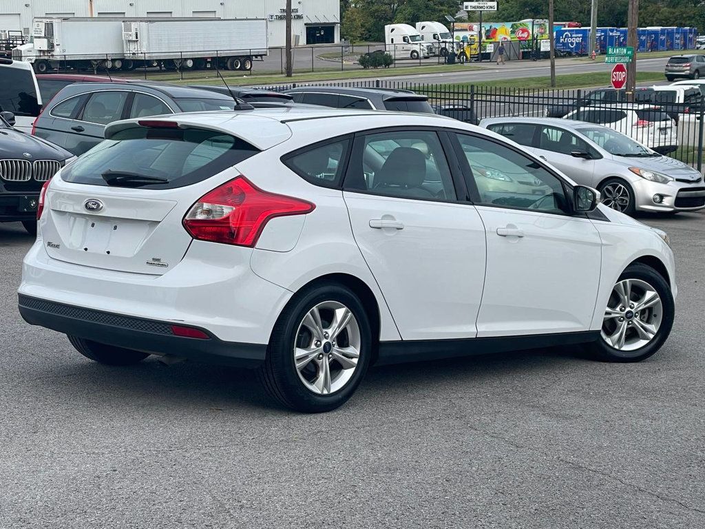2014 Ford Focus SE photo 2