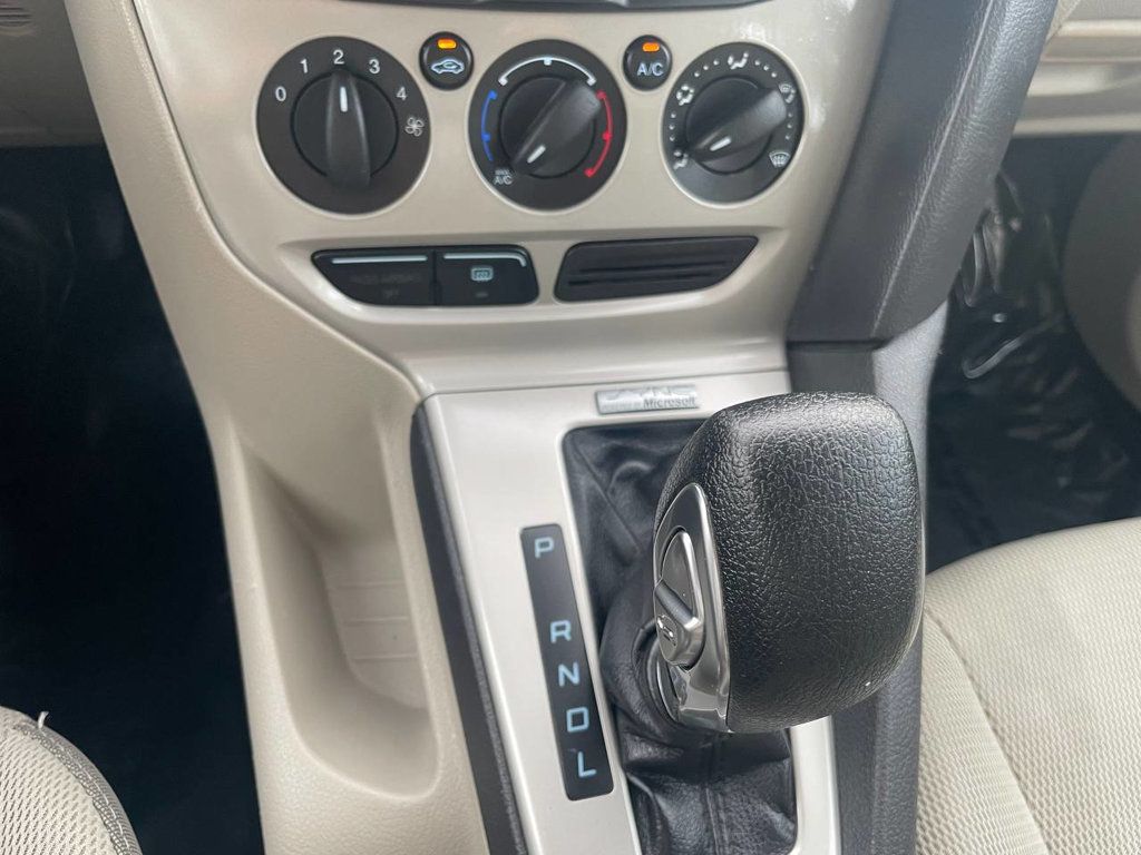 2014 Ford Focus SE photo 20
