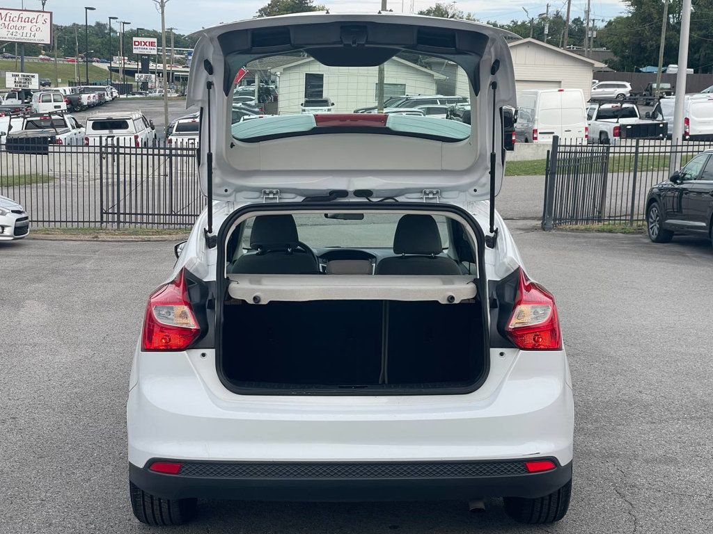 2014 Ford Focus SE photo 23