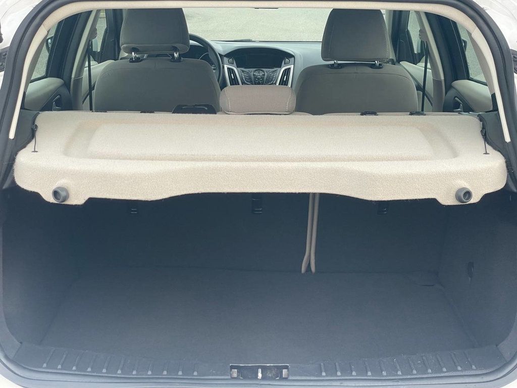 2014 Ford Focus SE photo 24