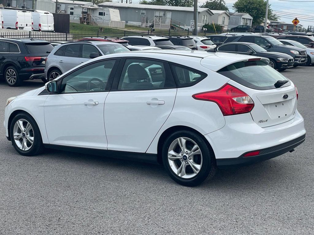 2014 Ford Focus SE photo 5