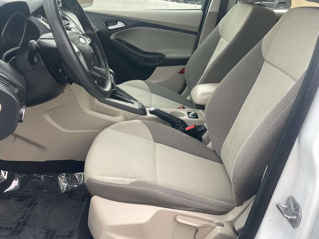 2014 Ford Focus SE photo 7