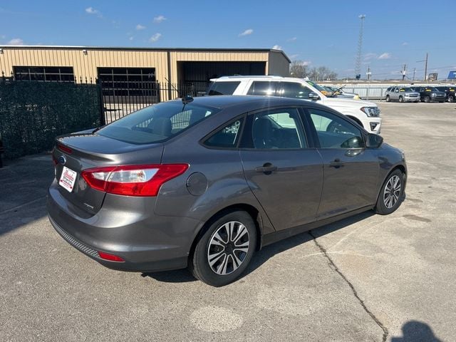 2014 Ford Focus 4dr Sedan S - 22983086 - 3