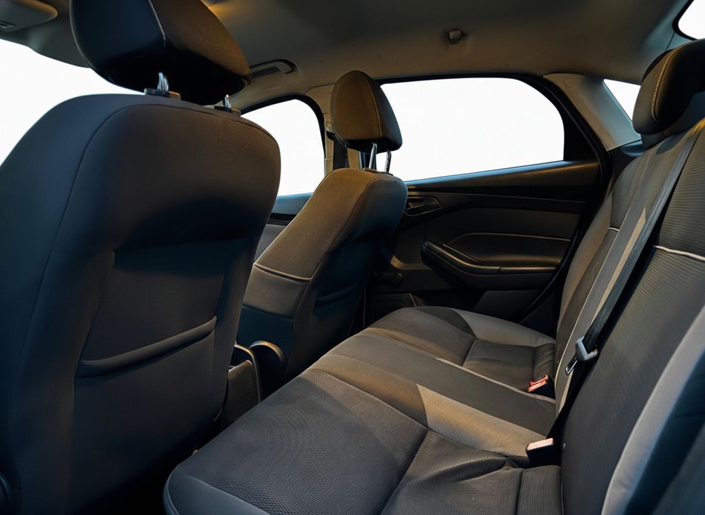 2014 Ford Focus 4dr Sedan S - 22976570 - 9