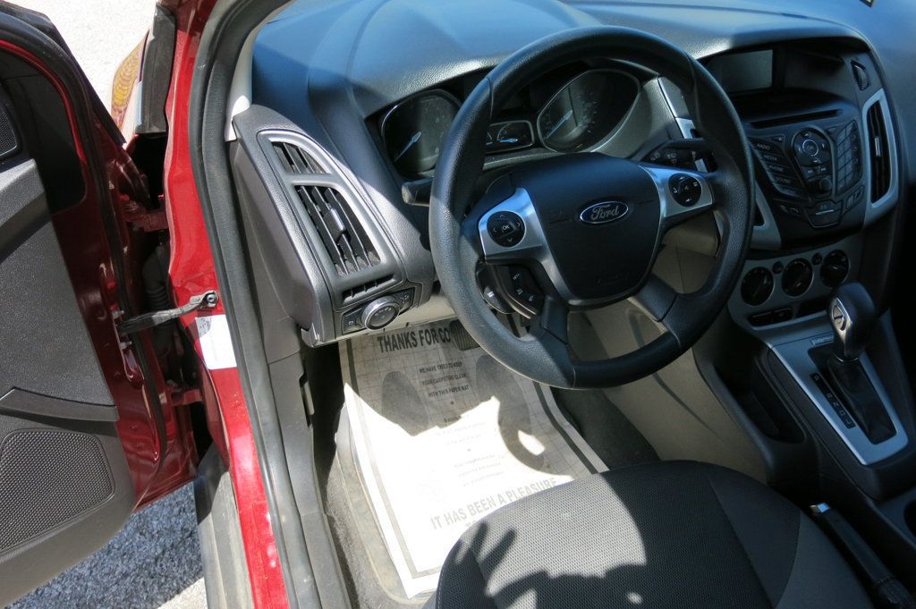 2014 Ford Focus 4dr Sedan SE - 23040925 - 10