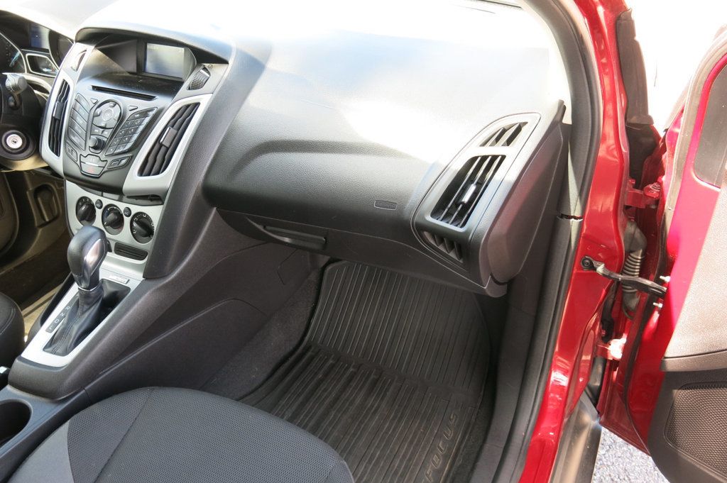 2014 Ford Focus 4dr Sedan SE - 23040925 - 11