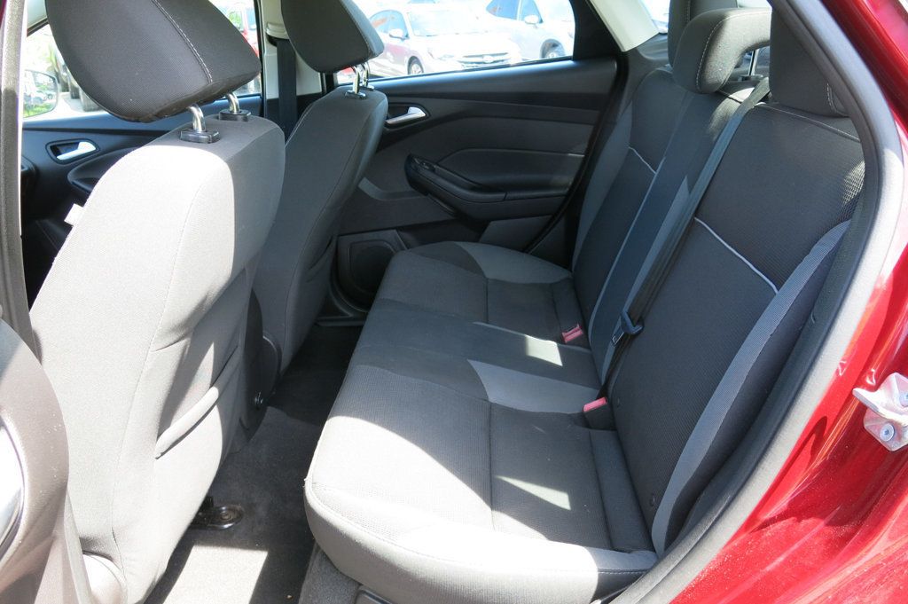 2014 Ford Focus 4dr Sedan SE - 23040925 - 14