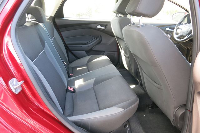 2014 Ford Focus 4dr Sedan SE - 23040925 - 15