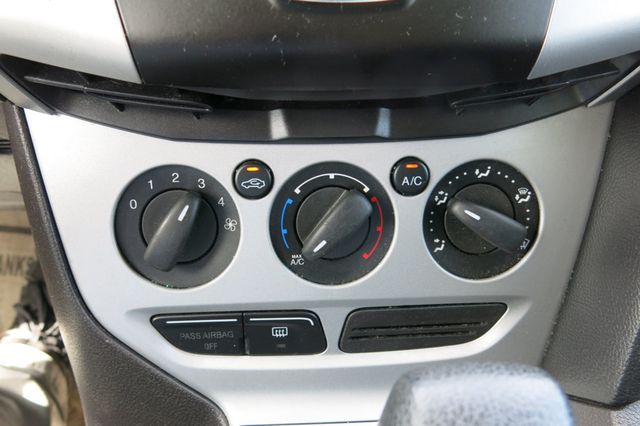 2014 Ford Focus 4dr Sedan SE - 23040925 - 28