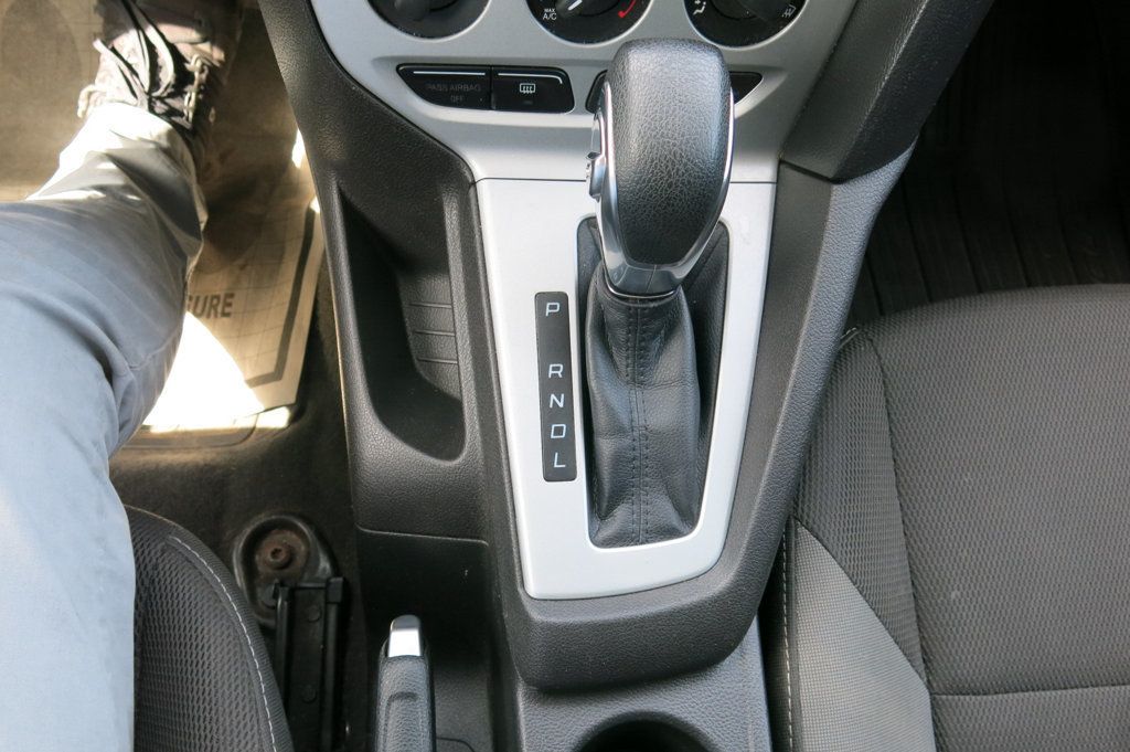 2014 Ford Focus 4dr Sedan SE - 23040925 - 29
