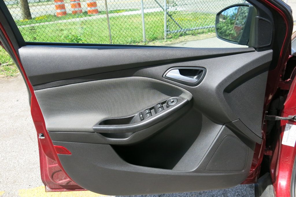 2014 Ford Focus 4dr Sedan SE - 23040925 - 46