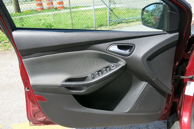 2014 Ford Focus 4dr Sedan SE - 23040925 - 46