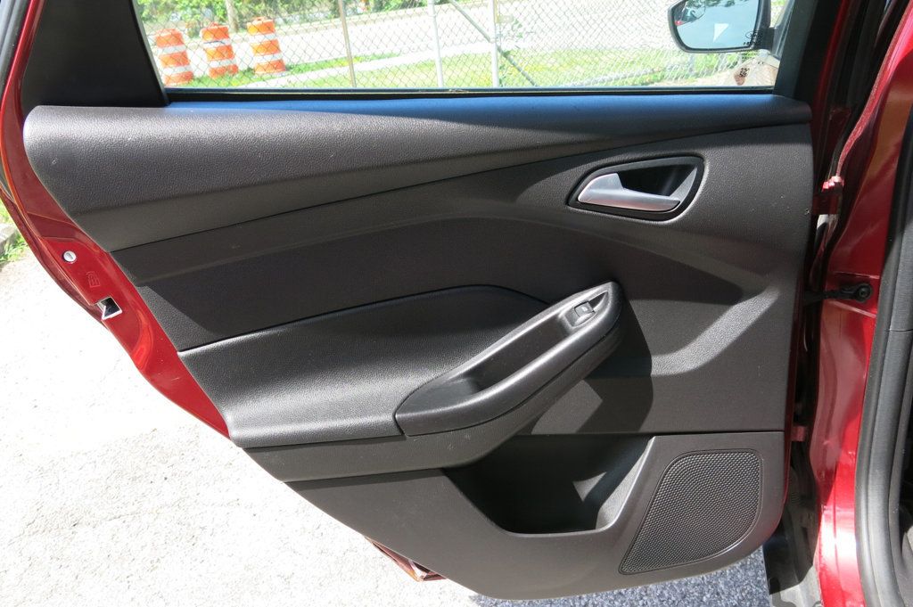 2014 Ford Focus 4dr Sedan SE - 23040925 - 48