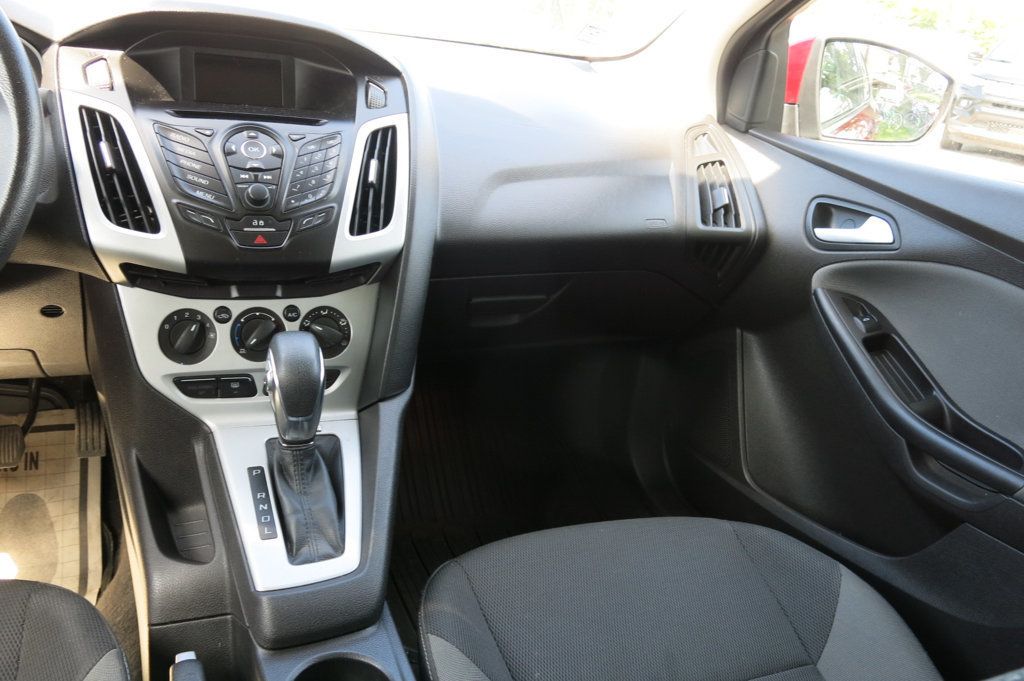 2014 Ford Focus 4dr Sedan SE - 23040925 - 53