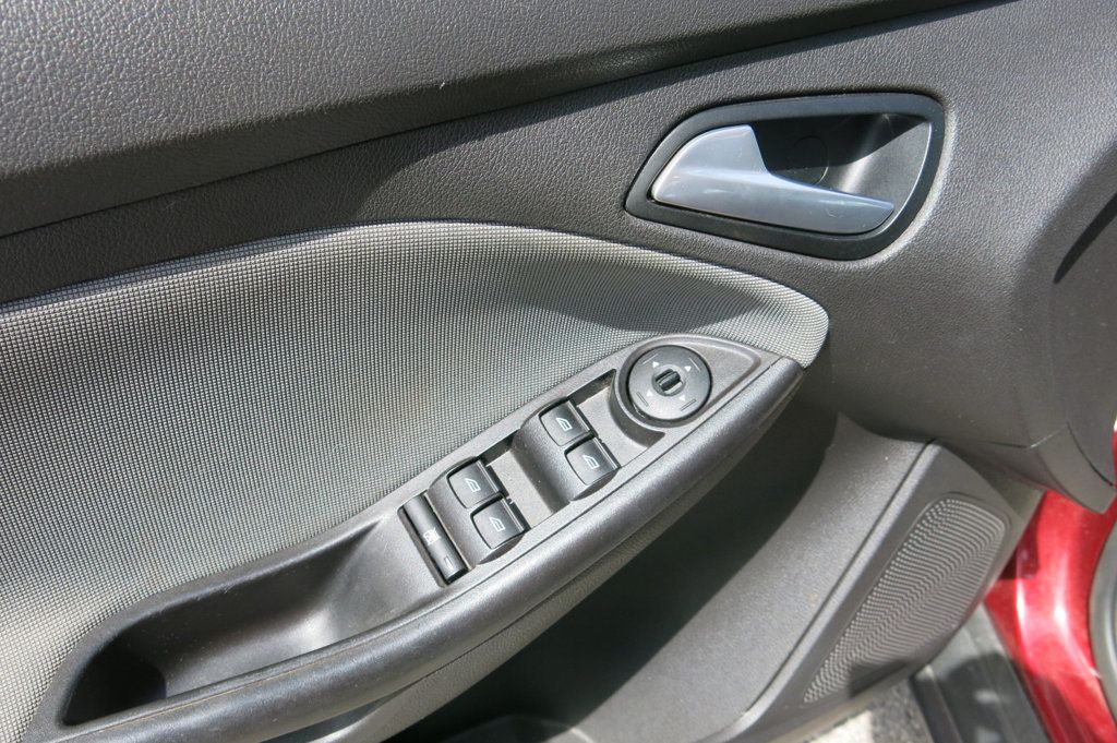 2014 Ford Focus 4dr Sedan SE - 23040925 - 60