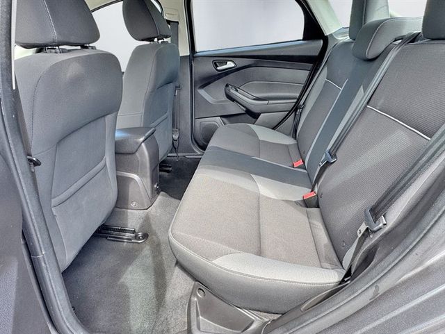 2014 Ford Focus 4dr Sedan SE - 23020496 - 17