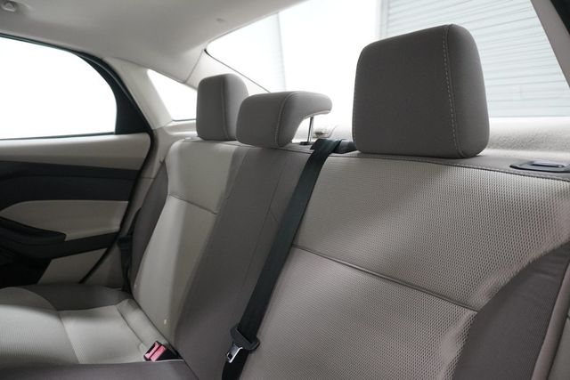 2014 Ford Focus 4dr Sedan SE - 22978493 - 10