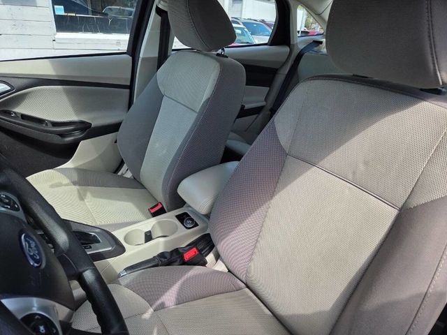 2014 Ford Focus 4dr Sedan SE - 23000589 - 10