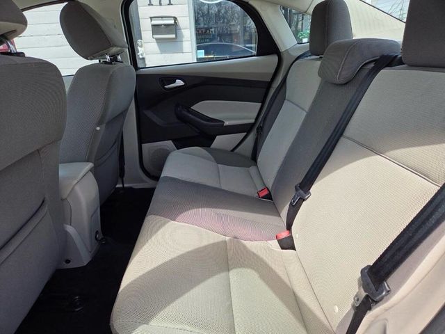 2014 Ford Focus 4dr Sedan SE - 23000589 - 11