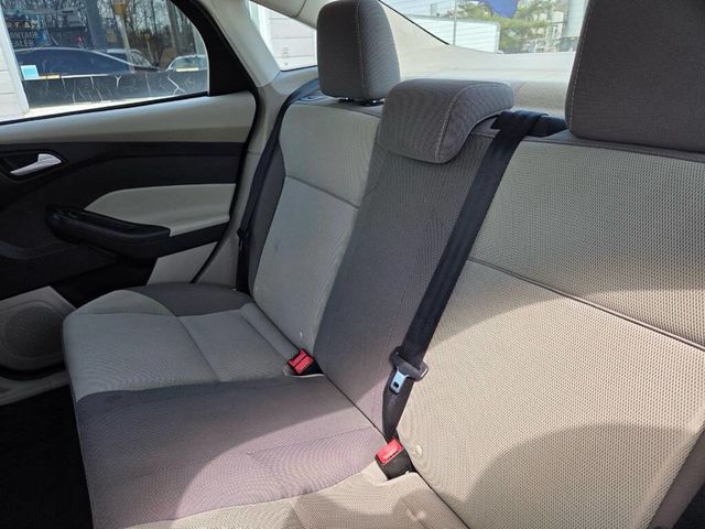 2014 Ford Focus 4dr Sedan SE - 23000589 - 12