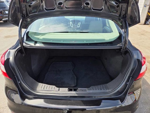 2014 Ford Focus 4dr Sedan SE - 23000589 - 16